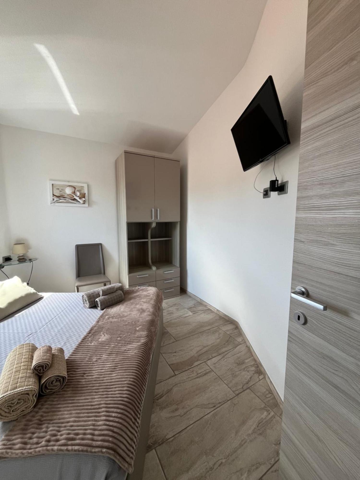 B&B Florian San Teodoro  Exteriör bild